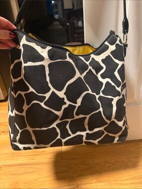 Oioi Australia Y2K Black & White Giraffe-Print Shoulder /Diaper Bag